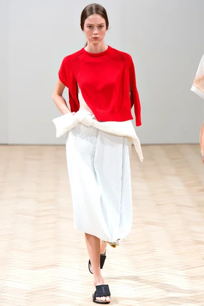 Look 16